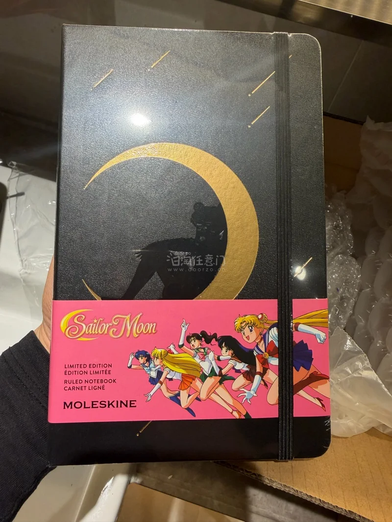     这次在挖煤姬淘到的宝贝也太惊喜啦！找了好久的Moleskine与《美少女战士》的联名笔记本和《樱桃小丸子》便签，包装裹得超严实，气泡膜裹了好几层，到手的笔记本四个角角完全没磕碰。挖煤姬的物流效率也很在线，转运过程全程可查，价格比国内代购划算太多，二次元爱好者...