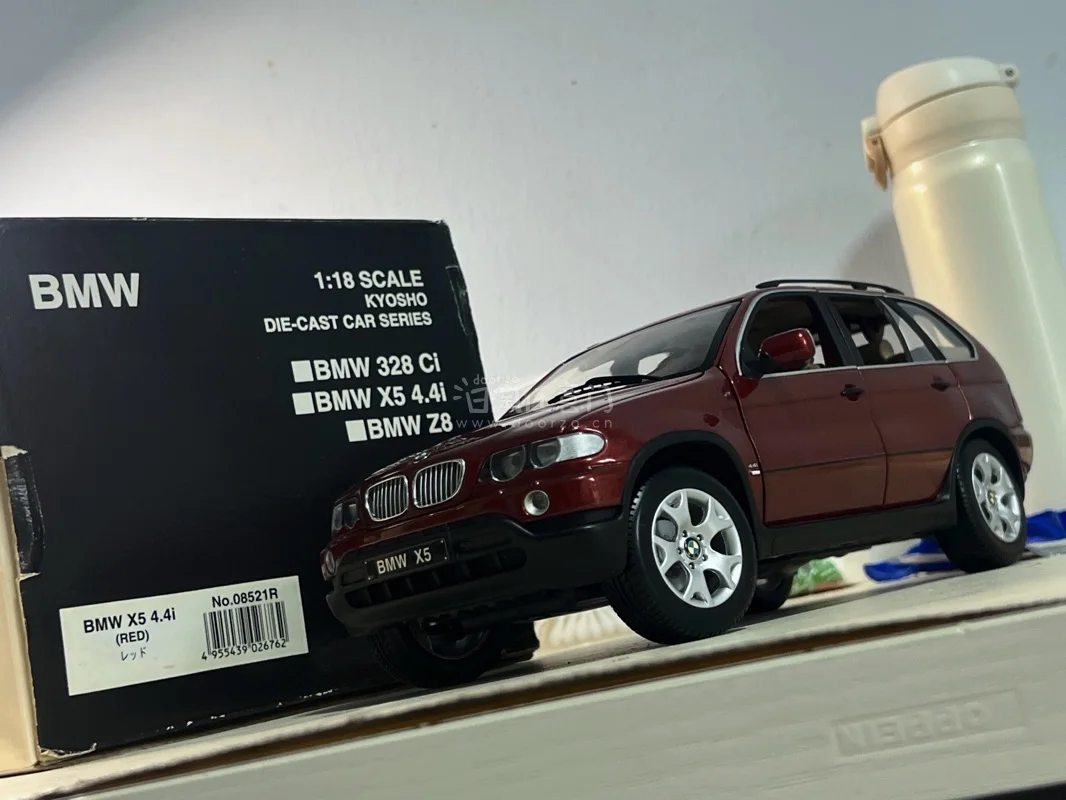 到手八角尖尖的物流箱，做攻略看到有人分享说挖煤姬的打包箱特别结实，只要不是特别贵重的物品选择箱内基础加固都很稳妥，果然如此！好价买到了京商X5模型很快乐呀，翻译功能对一点日语都不懂的玩家很友好～