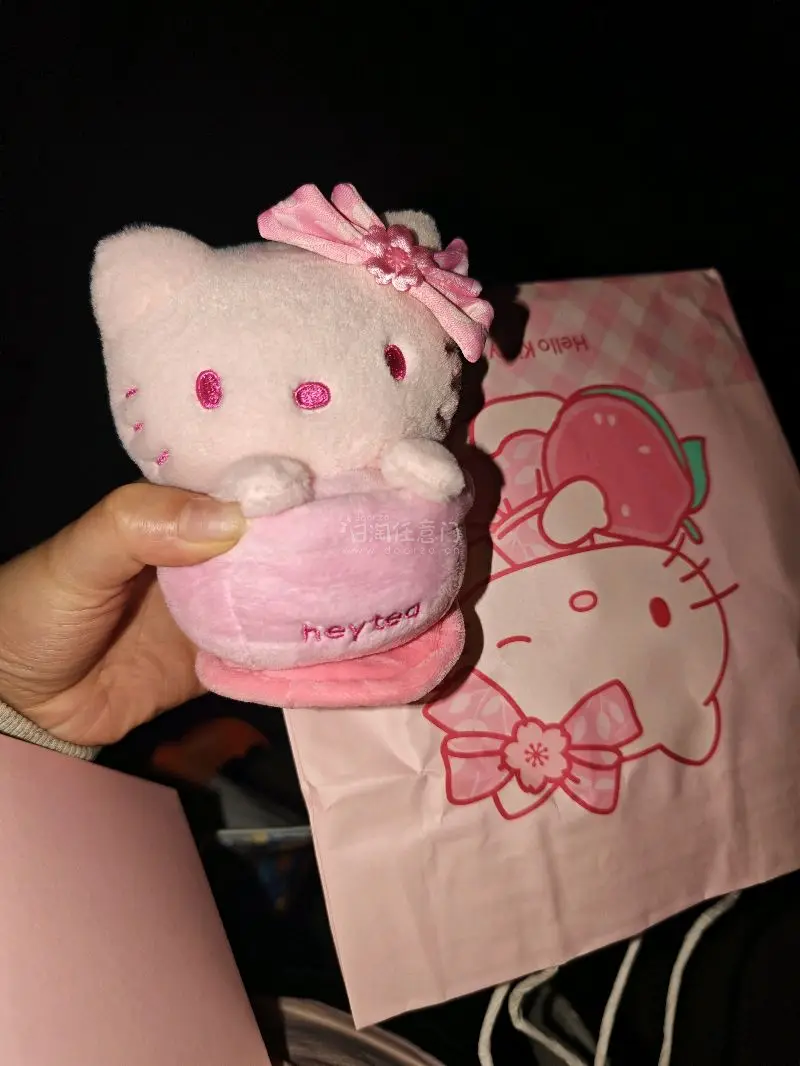 终于收到啦 这次的造型每一只都很喜欢 明明之前还不是很能get长腿 哈哈哈 对比之前的长腿这个更瘦小一些些~ 最喜欢白皮黑蓝格子制服和豹纹、牛仔裙这两只黑皮 大家最喜欢哪一只呀