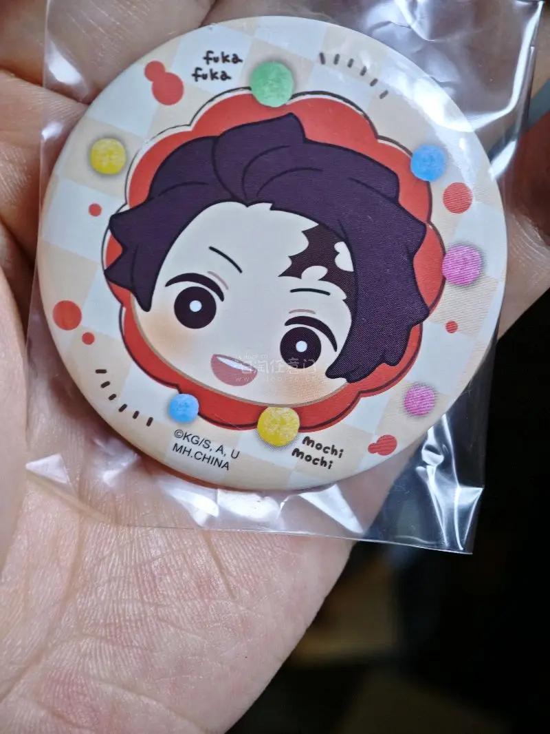 还有好多没拍照，挑了一些我比较喜欢的分享一下，义炭贴纸尊嘟好美，还有炭治郎面包团子吧唧，真的超可爱啊！