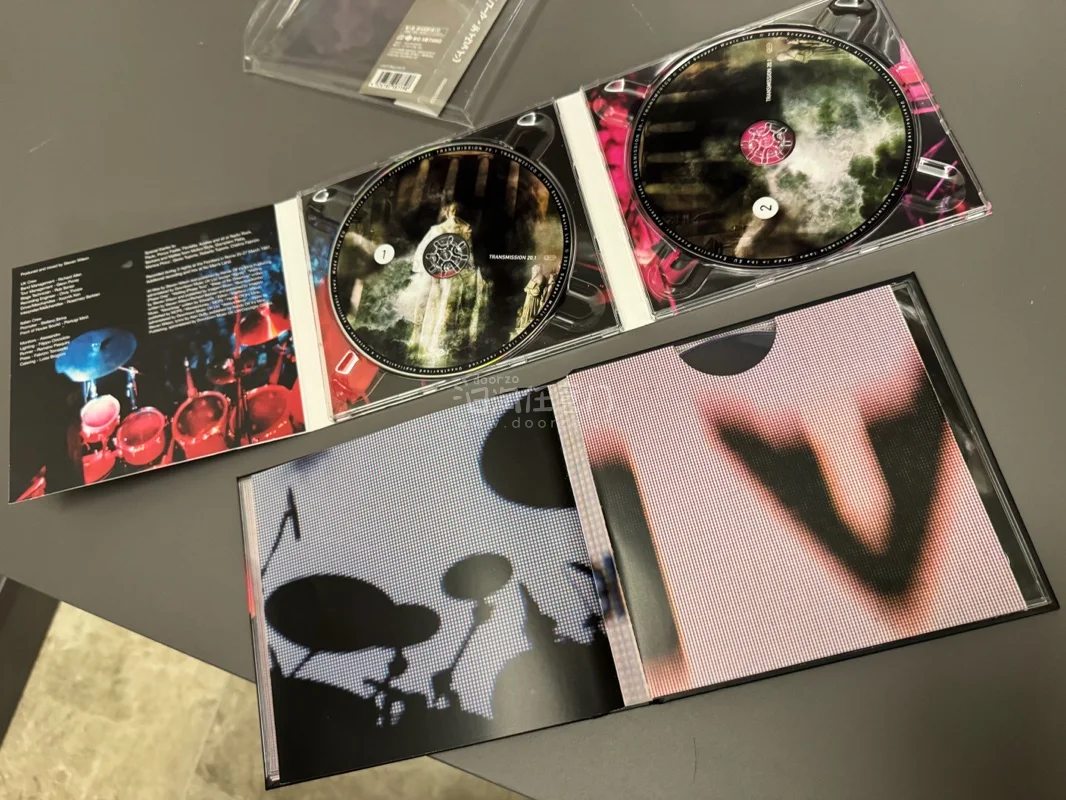 Porcupine Tree非常稀缺难找的两张经典现场，一张还是日版的，在挖煤姬挖到！包装精良，盒子和盘面都几乎全新。价格良心，期待后续还有几张的到货！