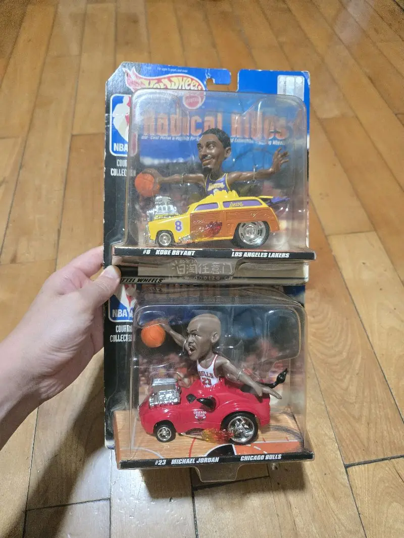 经典风火轮NBA Radical Rides系列，乔丹、科比两款造型超还原！做工精致，细节拉满，情怀拉满！收藏价值拉满，品相完好，包装完整，是篮球迷和车模爱好者的必入神品！