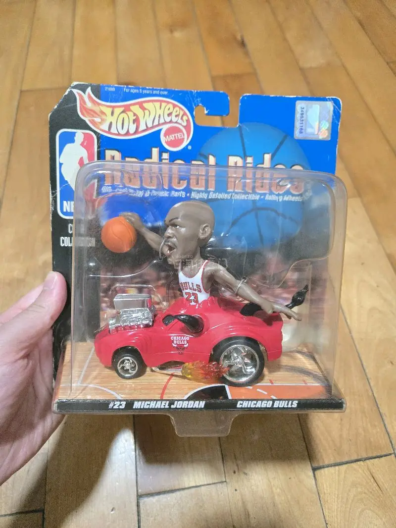 经典风火轮NBA Radical Rides系列，乔丹、科比两款造型超还原！做工精致，细节拉满，情怀拉满！收藏价值拉满，品相完好，包装完整，是篮球迷和车模爱好者的必入神品！