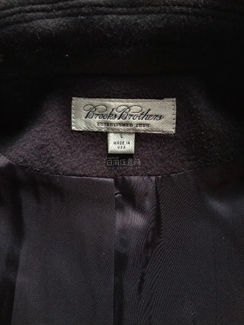 百分百的羊毛大衣，保暖性非常的强，版型非常基础，可以适配jk。买了两件很特别的和服，孔雀蓝的这一件非常的梦幻，这个小蝴蝶，期待改成旗袍之后的效果，紫色的那一款描金也特别的漂亮，牡丹花很好看。
走的海运，半个多月就到了，包装非常的好，也没有破损。海运运费很便宜，非常的...