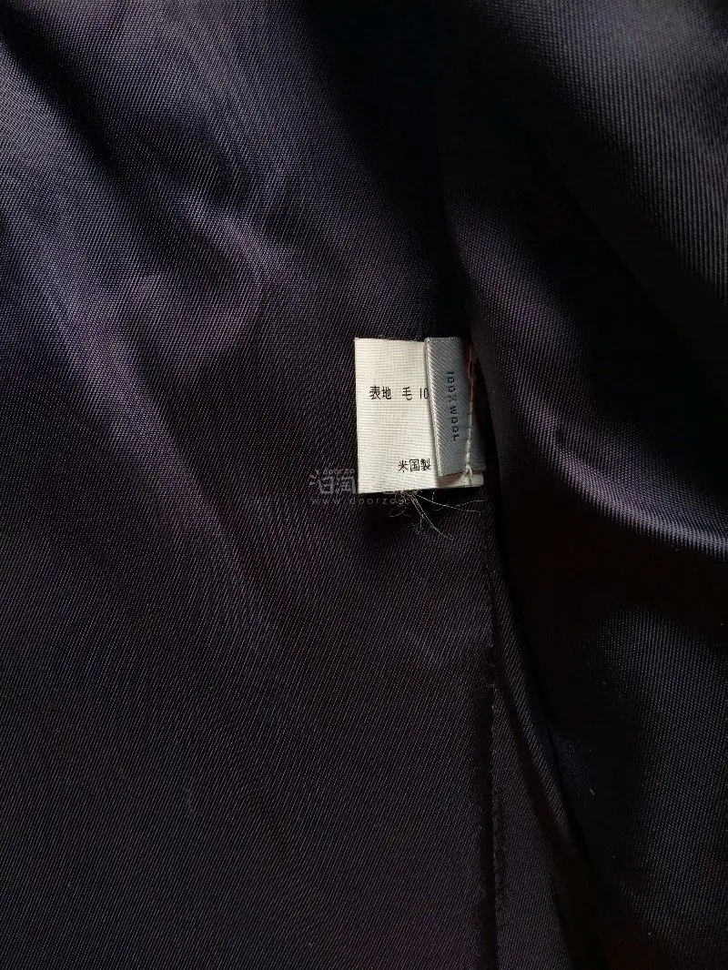 百分百的羊毛大衣，保暖性非常的强，版型非常基础，可以适配jk。买了两件很特别的和服，孔雀蓝的这一件非常的梦幻，这个小蝴蝶，期待改成旗袍之后的效果，紫色的那一款描金也特别的漂亮，牡丹花很好看。
走的海运，半个多月就到了，包装非常的好，也没有破损。海运运费很便宜，非常的...