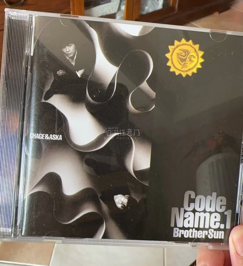打开包裹以后被惊艳到了，卖家CD保存的很仔细，几乎全新，从来没有买过像新的一样的中古CD，真的非常满意呢！