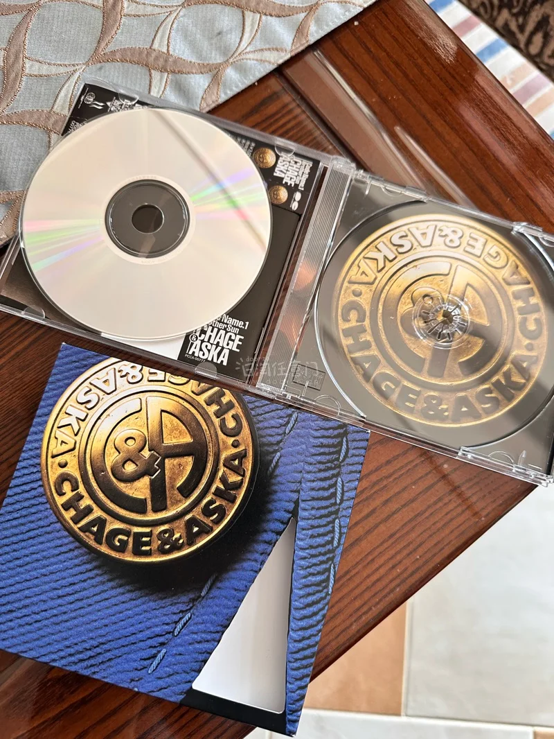 打开包裹以后被惊艳到了，卖家CD保存的很仔细，几乎全新，从来没有买过像新的一样的中古CD，真的非常满意呢！