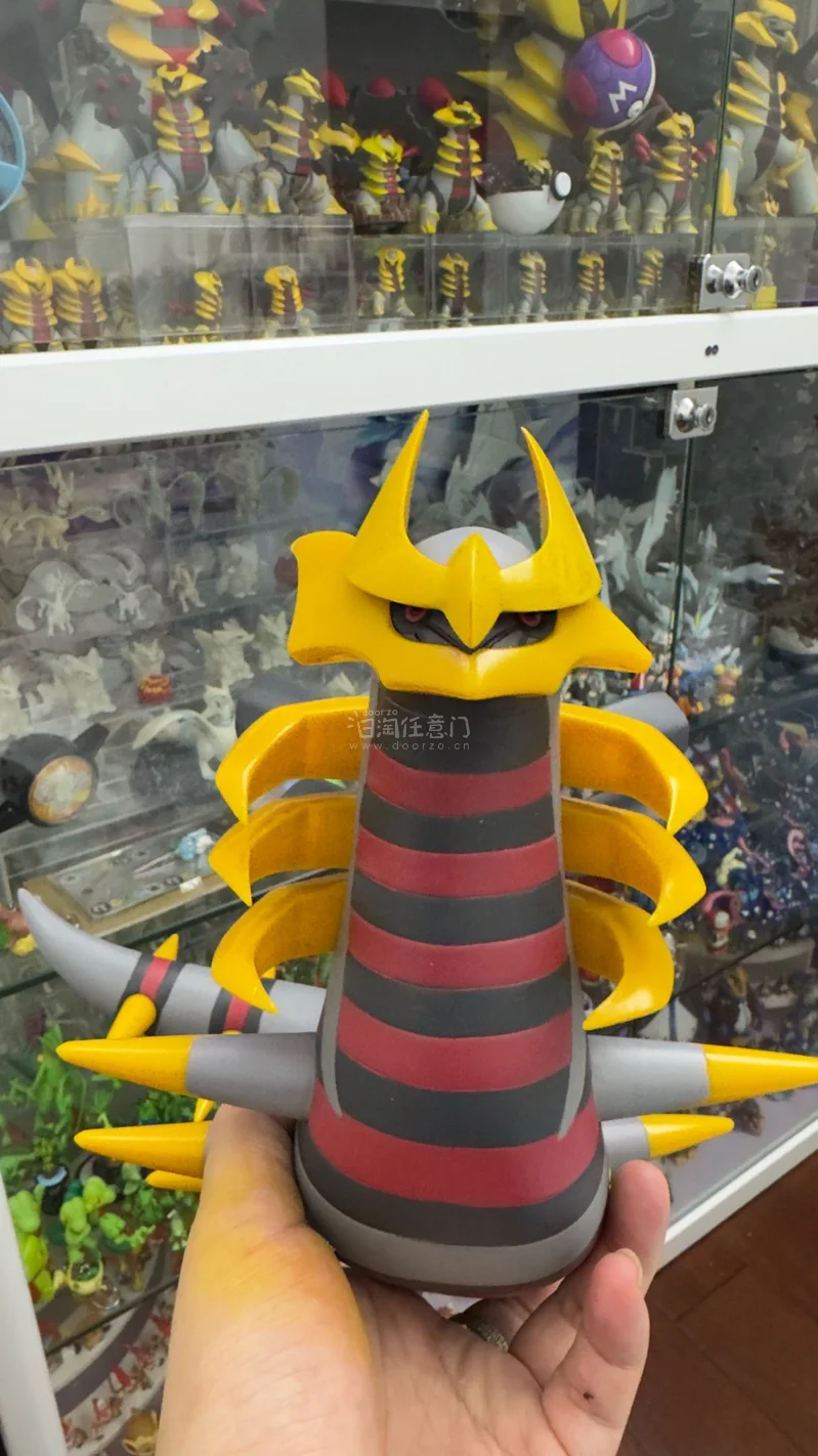 这次掏了个很残的一番赏大鬼龙，一到手，运输还断了个角和刺，翅膀也全是断的，马上动手修复，完美修复好，还有各种周边，鼻涕熊的毛绒，整体都很好很喜欢