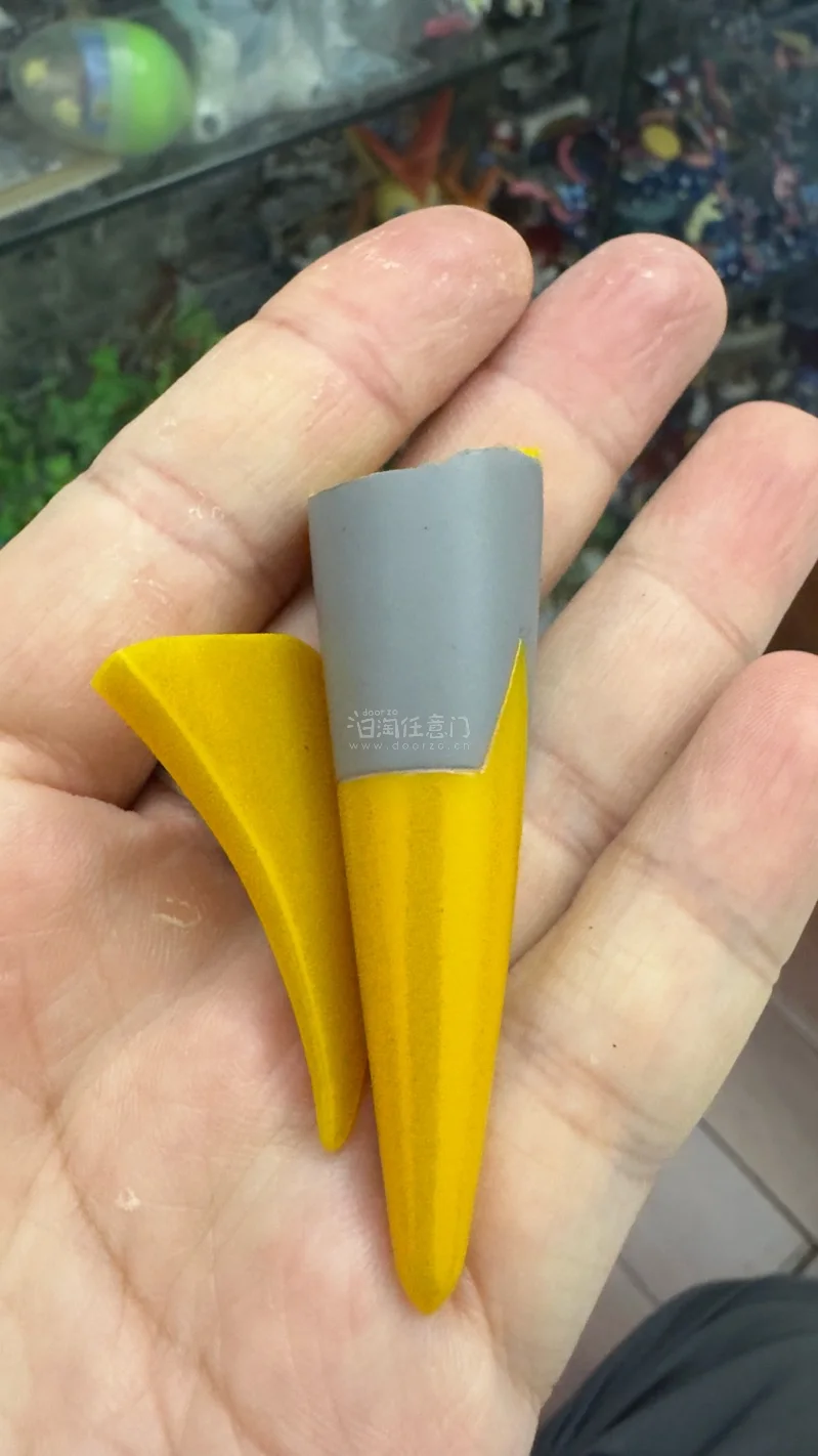 这次掏了个很残的一番赏大鬼龙，一到手，运输还断了个角和刺，翅膀也全是断的，马上动手修复，完美修复好，还有各种周边，鼻涕熊的毛绒，整体都很好很喜欢