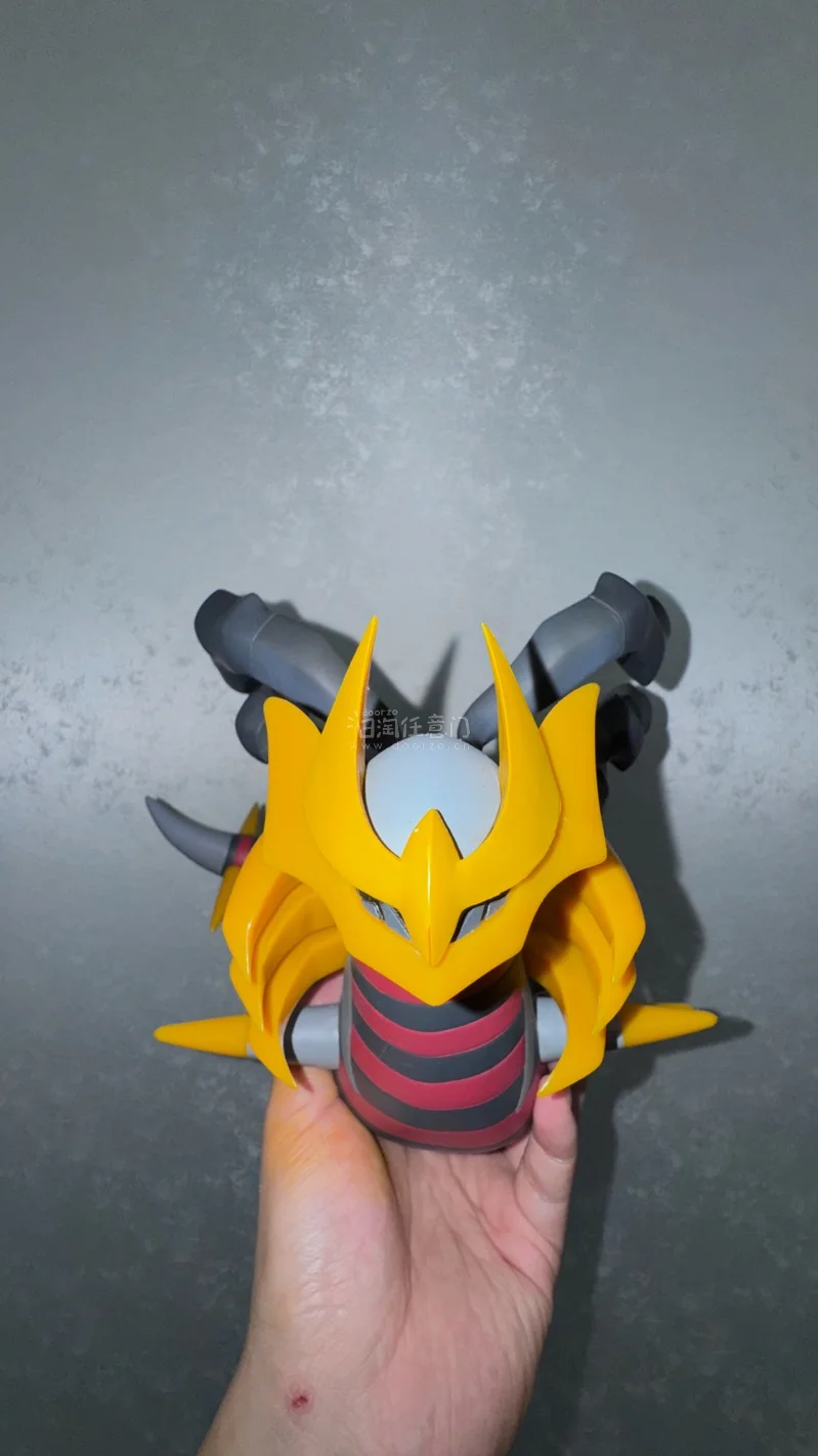 这次掏了个很残的一番赏大鬼龙，一到手，运输还断了个角和刺，翅膀也全是断的，马上动手修复，完美修复好，还有各种周边，鼻涕熊的毛绒，整体都很好很喜欢