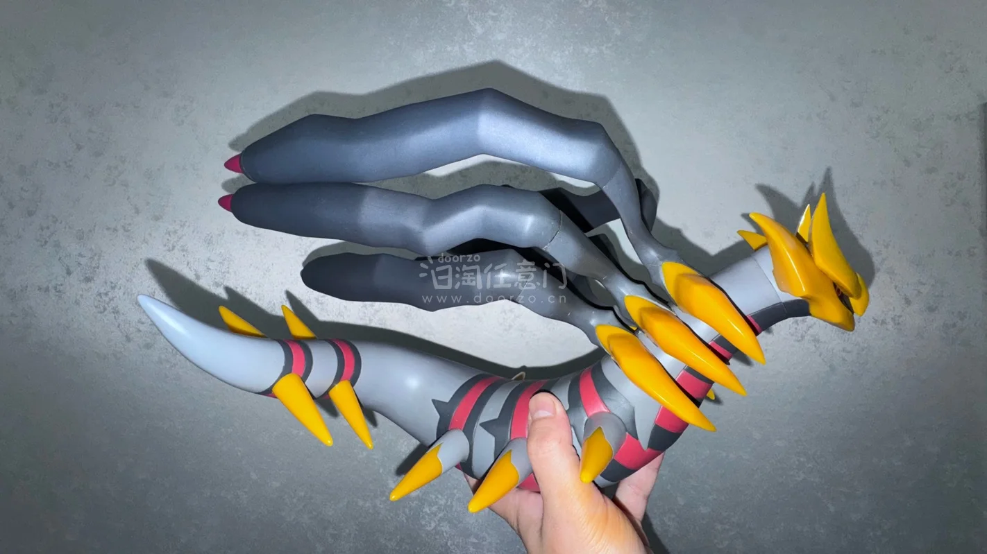 这次掏了个很残的一番赏大鬼龙，一到手，运输还断了个角和刺，翅膀也全是断的，马上动手修复，完美修复好，还有各种周边，鼻涕熊的毛绒，整体都很好很喜欢