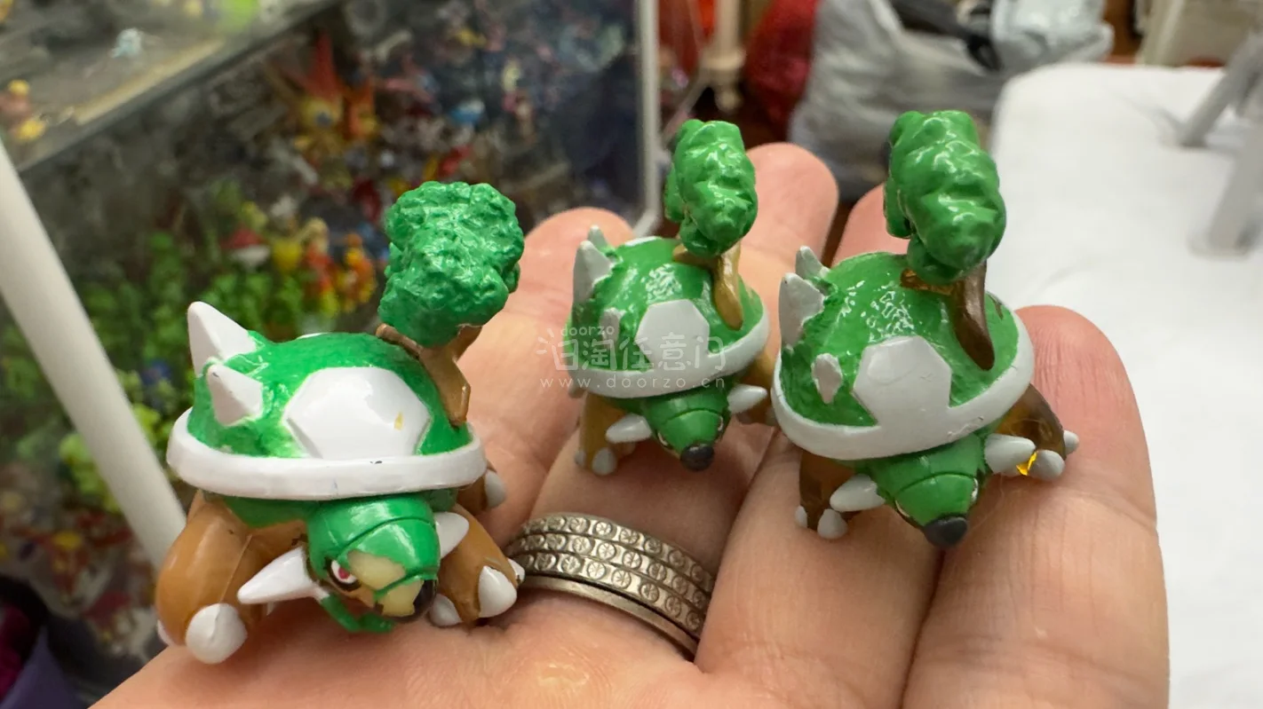 这次掏了个很残的一番赏大鬼龙，一到手，运输还断了个角和刺，翅膀也全是断的，马上动手修复，完美修复好，还有各种周边，鼻涕熊的毛绒，整体都很好很喜欢