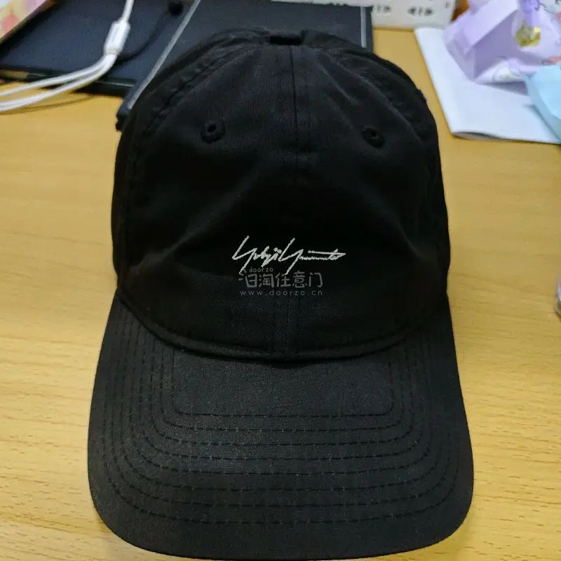 这款帽子版型超正，做工精细没有多余线头，戴上百搭又显气质，尺寸大小合适，性价比很高，物流也快，非常满意，推荐入手！