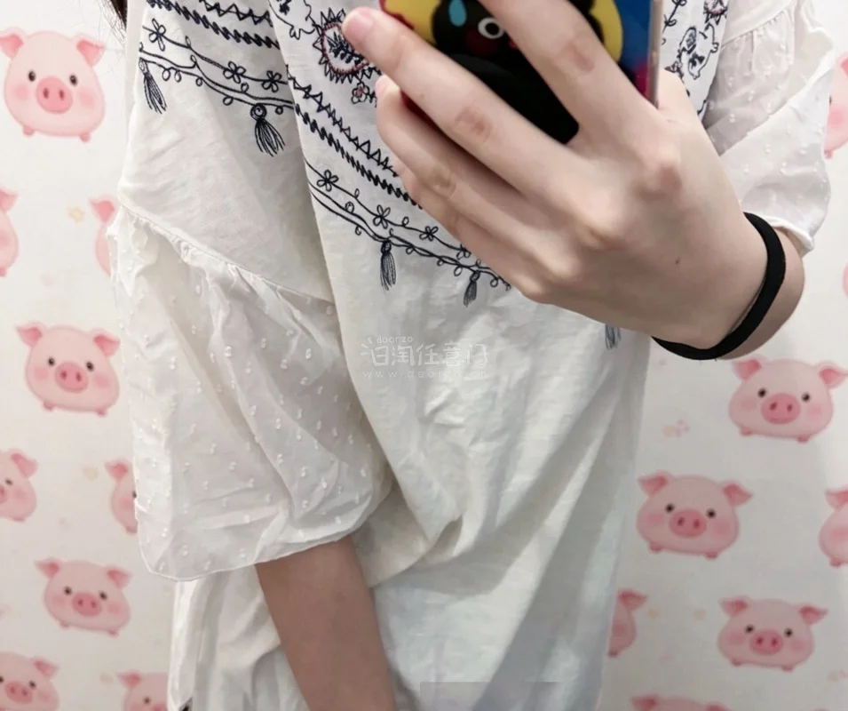 快来看我海淘的小猪牌外套和刺绣上衣呀！真的萌哭我了！！一整个惊呼！
用挖煤姬还是非常方便的，新手小宝也可以很快速上手~特别友好，还包含砍价服务，并且时不时有优惠券可以使用！
我寄衣服因为是多件，且不着急，所以走了海运，会更划算！推荐哦