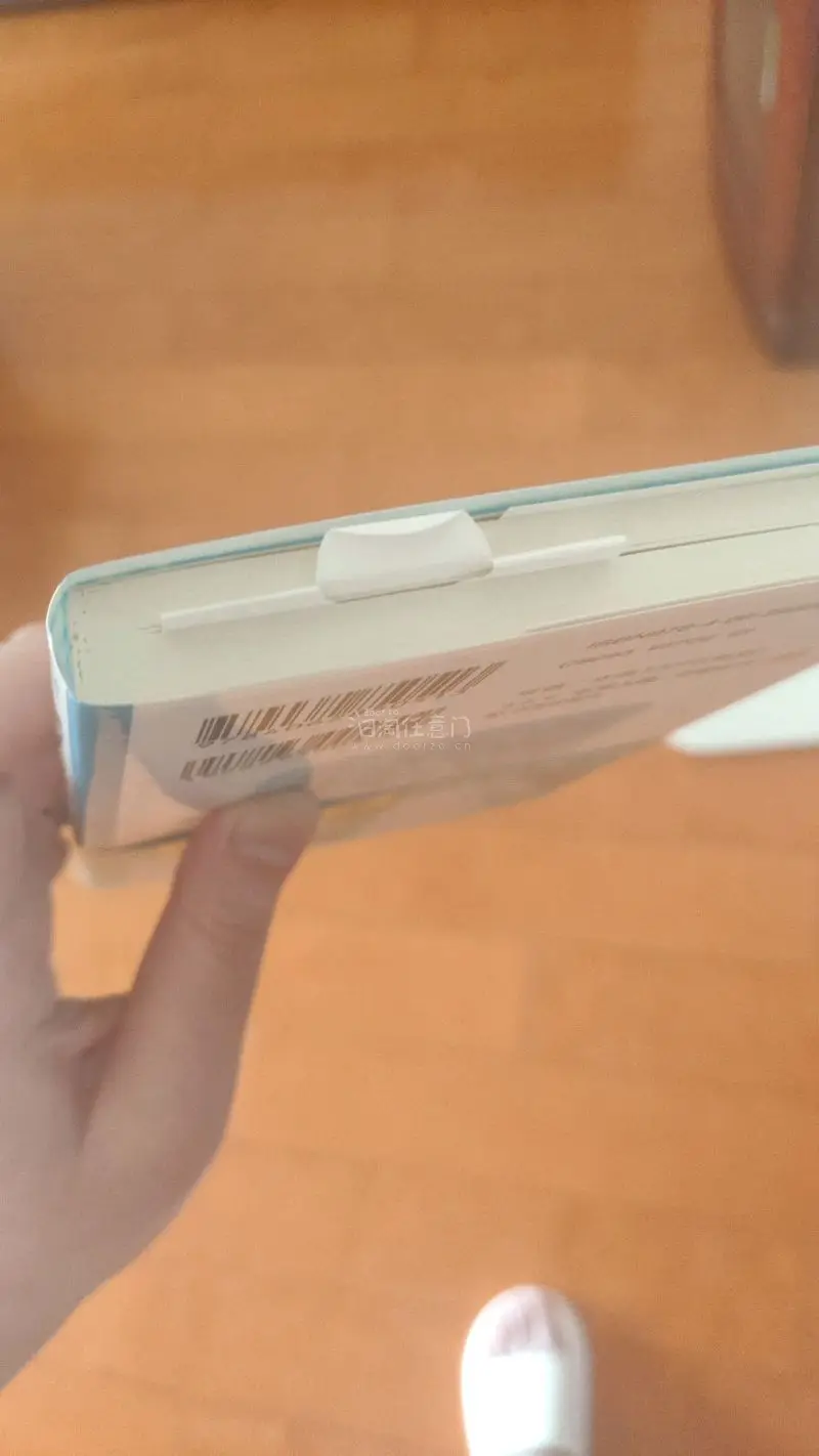 和新的真的差不多，总之我拿到手的感觉是这样子，他还夹了这个发票。其实最开始买这本书的时候是误点 但是拿到手这本书真的值103块钱 真的物有所值。