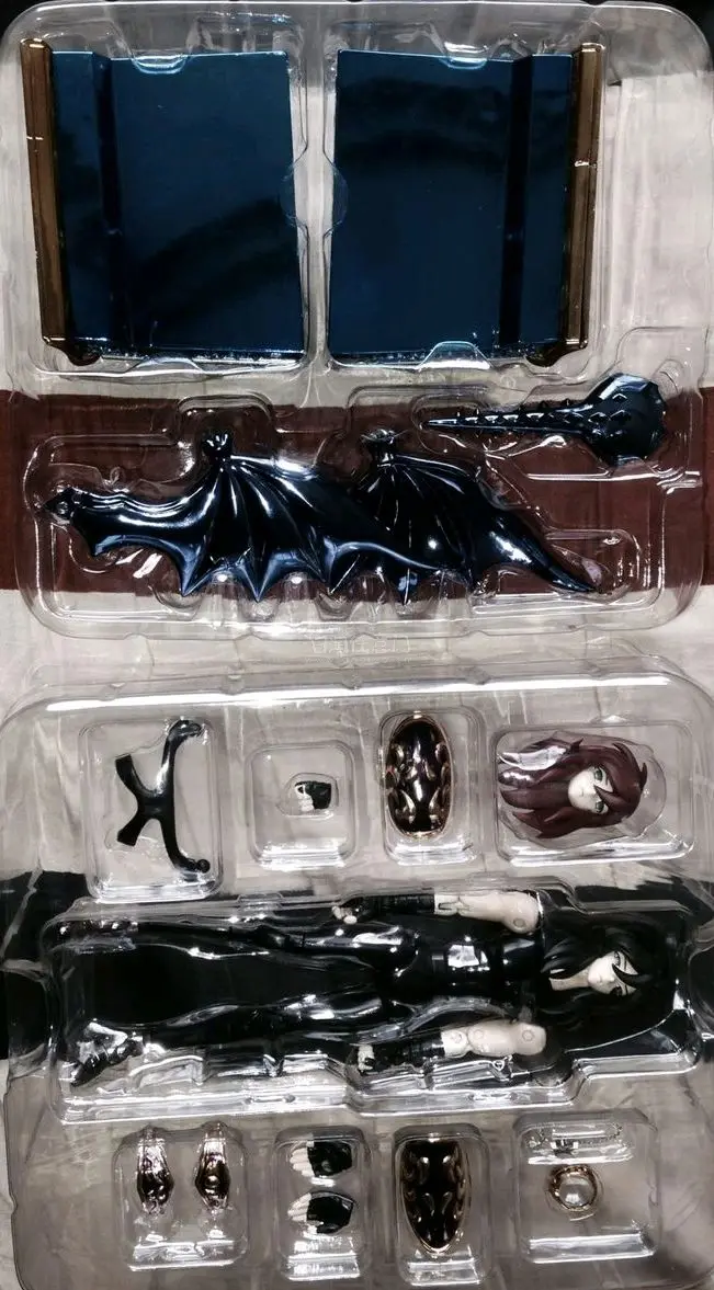 这款万代圣衣神话便服冥王哈迪斯是很久的一款圣衣神话了，但是老款的圣衣神话真的很有质感。感谢挖煤姬给我机会淘到这款宝贝！