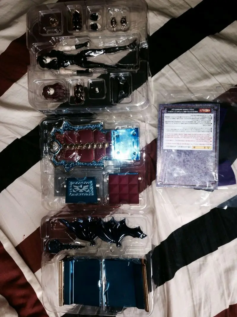 这款万代圣衣神话便服冥王哈迪斯是很久的一款圣衣神话了，但是老款的圣衣神话真的很有质感。感谢挖煤姬给我机会淘到这款宝贝！