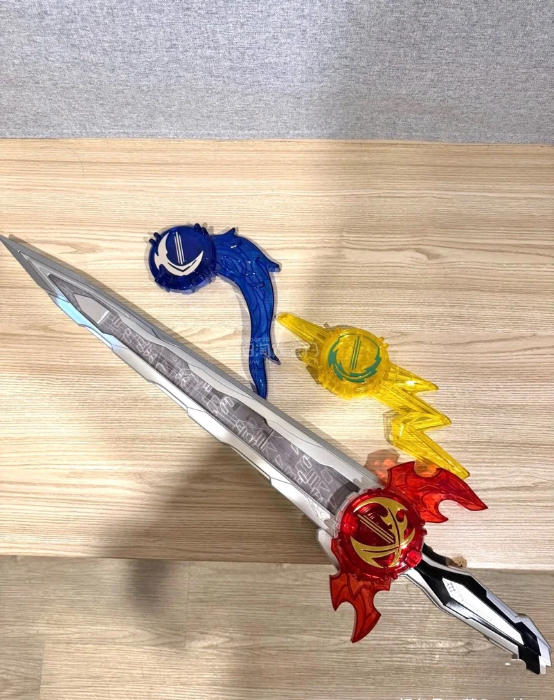 通过任意门以很满意的价格入手了假面骑士日版究极大圣剑套装，整体非常满意。商品包装扎实，外盒运输盒也完好无损，圣剑本体涂装精致，长度也很有带入感。任意门的下单流程简单，支付方式便捷。使用日本航空件方式邮递从日本发货到签收一共只用了不到一周，物流跟踪也很可以很详细的看到...