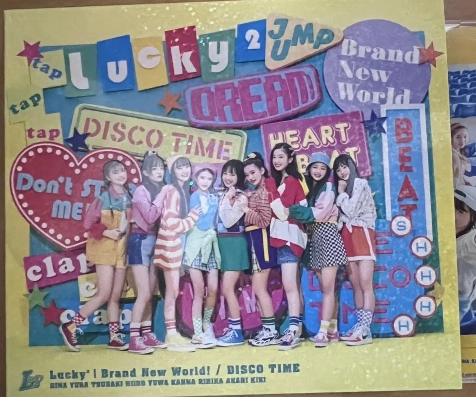 这个光碟实物超精美！闪膜封面颜值超高，印刷清晰无瑕疵，碟片音质在线，两首主打都很抓耳，性价比拉满，是很值得入手的收藏款，太满意了！包装完好无损，封面闪粉blingbling超有氛围感，成员造型元气可爱，歌曲活力满满，音质清晰，收藏价值超高，完全超出预期，强烈推荐！任...