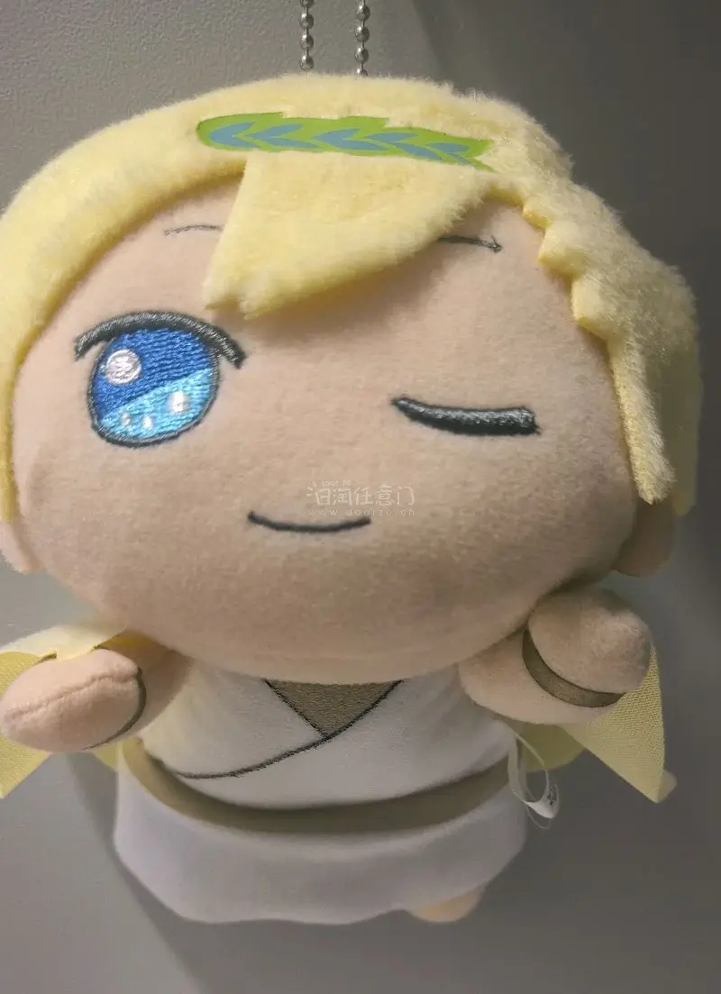 这次买到的六弥凪周边也太绝了！毛绒玩偶的质感软糯到不行，毛茸茸的身体摸起来超舒服，角色还原度直接拉满，无论是摆在桌面还是挂在包上都超吸睛，细节做工精致又可爱，完全戳中我的心巴！而且用挖煤姬转运真的太省心啦，下单后物流跟进超及时，包装严实没一点磕碰，到手的周边完好无损...