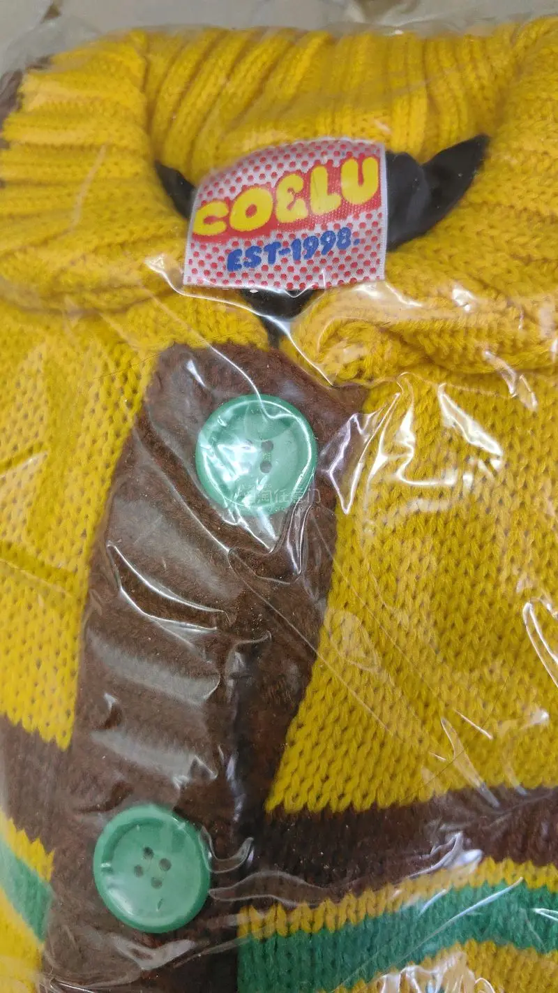 刚好可以和我的帽子配套，特别好看，还便宜。做工扎实，虽然存在瑕疵还是很值得?的这个价买到CoColulu真的很少见了