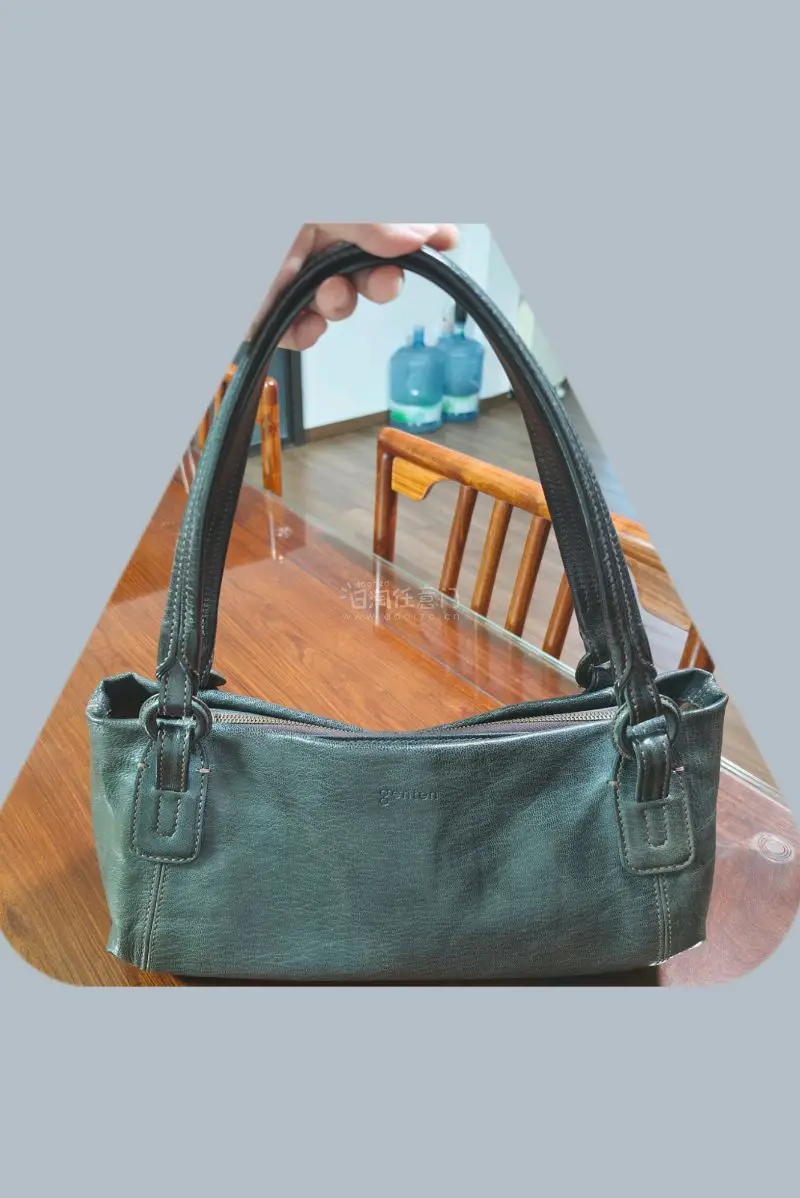 挖到宝啦✨
日本海淘的genten中古腋下法棍包顺利收到了，跟卖家的描述和图片完全一致，接近未使用的美品，山羊皮刚收到手有点干巴，上了保养油后好多了，软糯有质感！
第一次体验了挖煤姬的竹蜻蜓专线，整个运输过程耗时三个星期，还好不算很久，代理清关很方便，运费也很划算，...