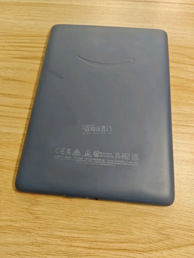 在挖煤姬上淘到了一台日版Kindle KWP，收到那一刻真的有被惊喜到！下单前其实挺忐忑的，毕竟是二手，担心会有明显划痕或者屏幕问题。结果拿到手一看，外壳几乎无划痕，屏幕干净透亮无坏点，和商品描述的完全匹配，保存得很妥当。二手价格拿下准新机品质，太值了！阅读体验棒呆...