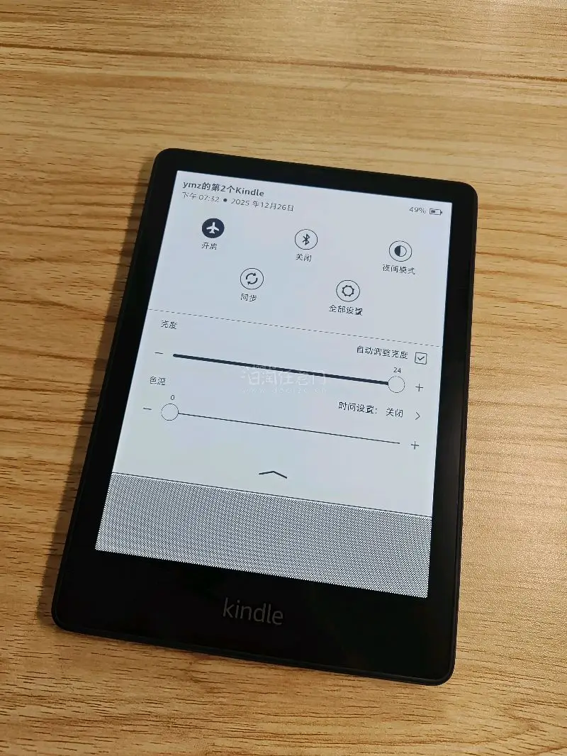 在挖煤姬上淘到了一台日版Kindle KWP，收到那一刻真的有被惊喜到！下单前其实挺忐忑的，毕竟是二手，担心会有明显划痕或者屏幕问题。结果拿到手一看，外壳几乎无划痕，屏幕干净透亮无坏点，和商品描述的完全匹配，保存得很妥当。二手价格拿下准新机品质，太值了！阅读体验棒呆...