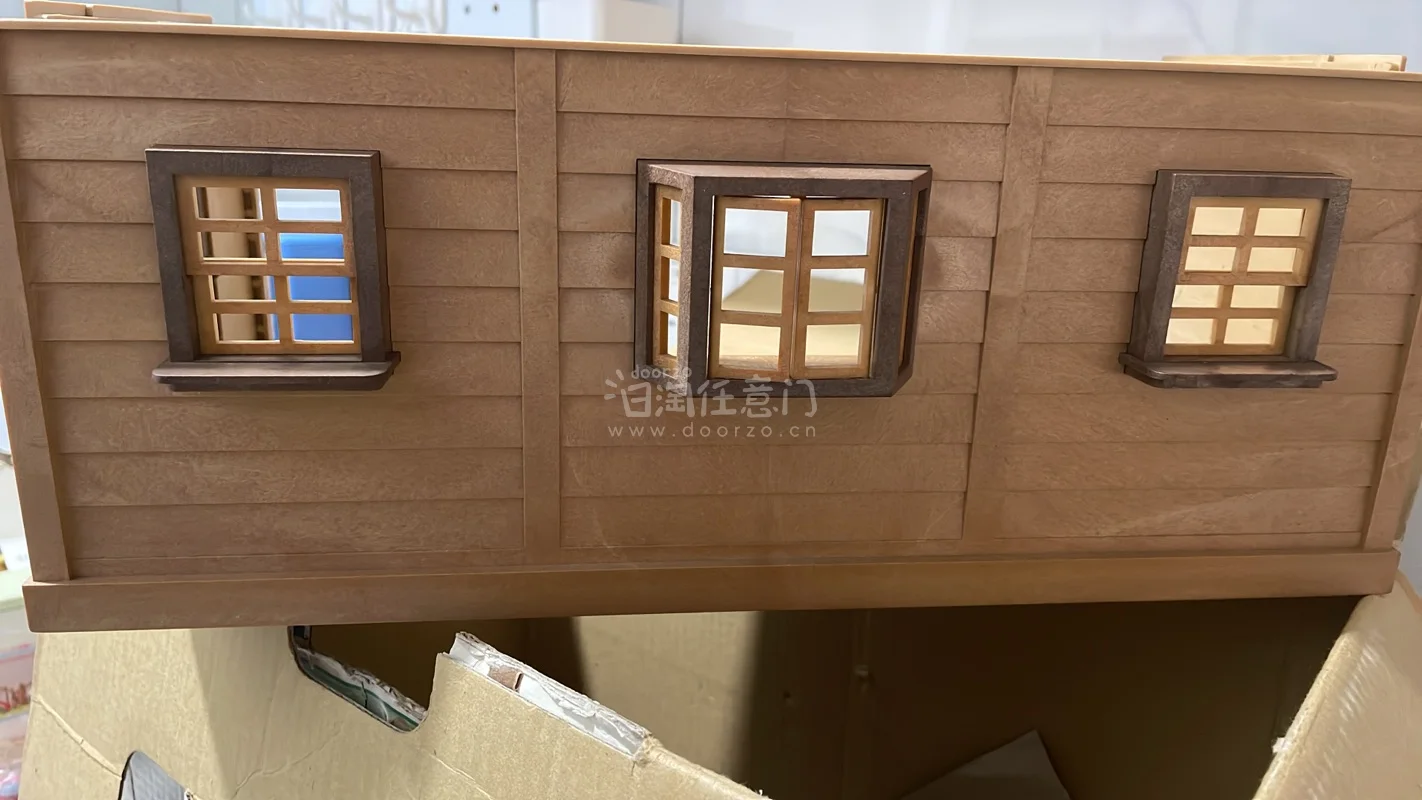 今天这单体积很大，但是其实就是2个大房子，带一个小跷跷板和几个公仔，包的巨大，不过很结实，没有运损，还是不错的。