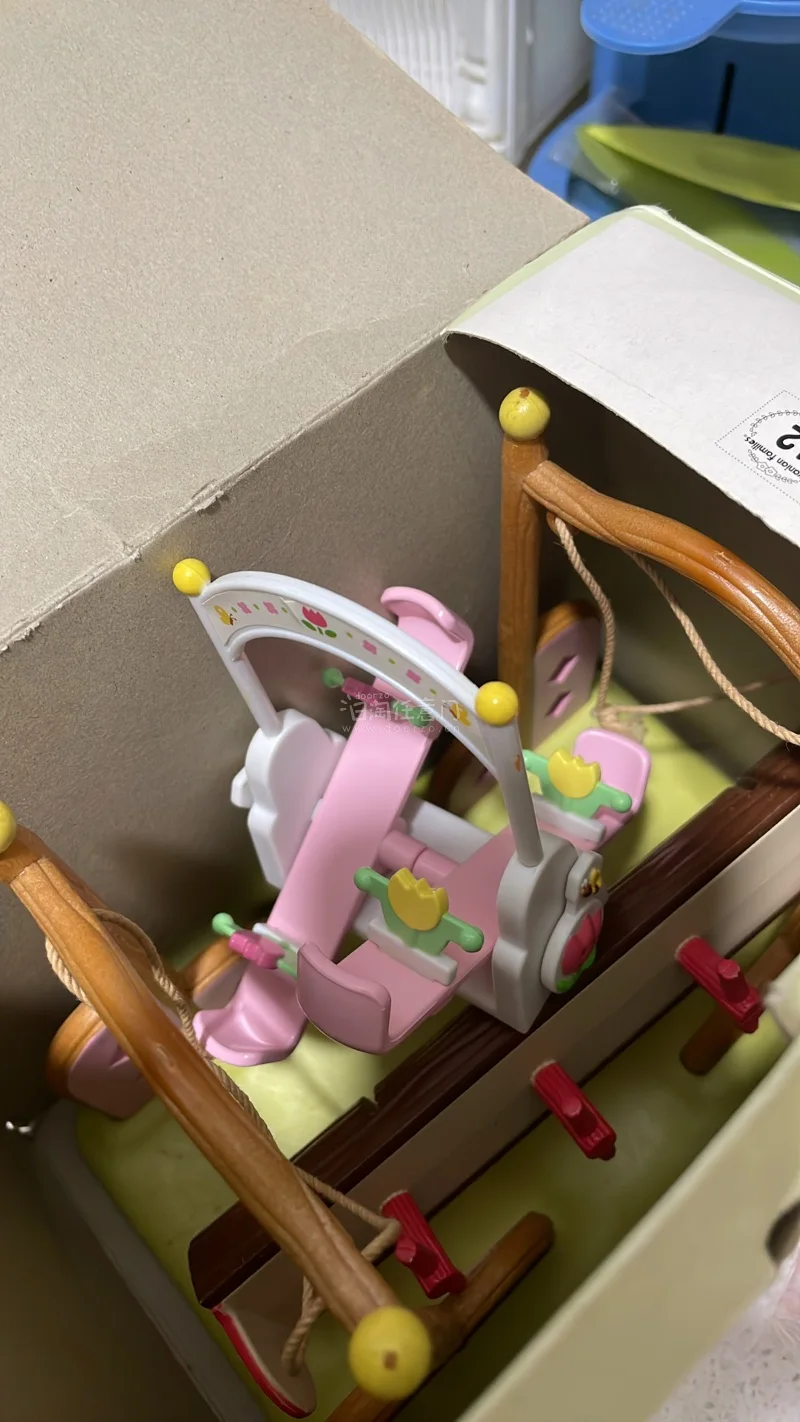 今天这单体积很大，但是其实就是2个大房子，带一个小跷跷板和几个公仔，包的巨大，不过很结实，没有运损，还是不错的。