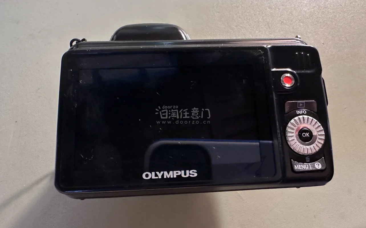 任意门拥有多条转运线路可选择，我这次选择的是航空件，包裹很严实，同时还兼顾速度，合单多花费了一些时间，我依然在15天左右拿到了快递。
同时，任意门还自带自动翻译功能，新人上手毫无压力，客服能随时在线答疑。
这次我买到了一个ccd奥林巴斯sp810，价格很划算，拍摄的...