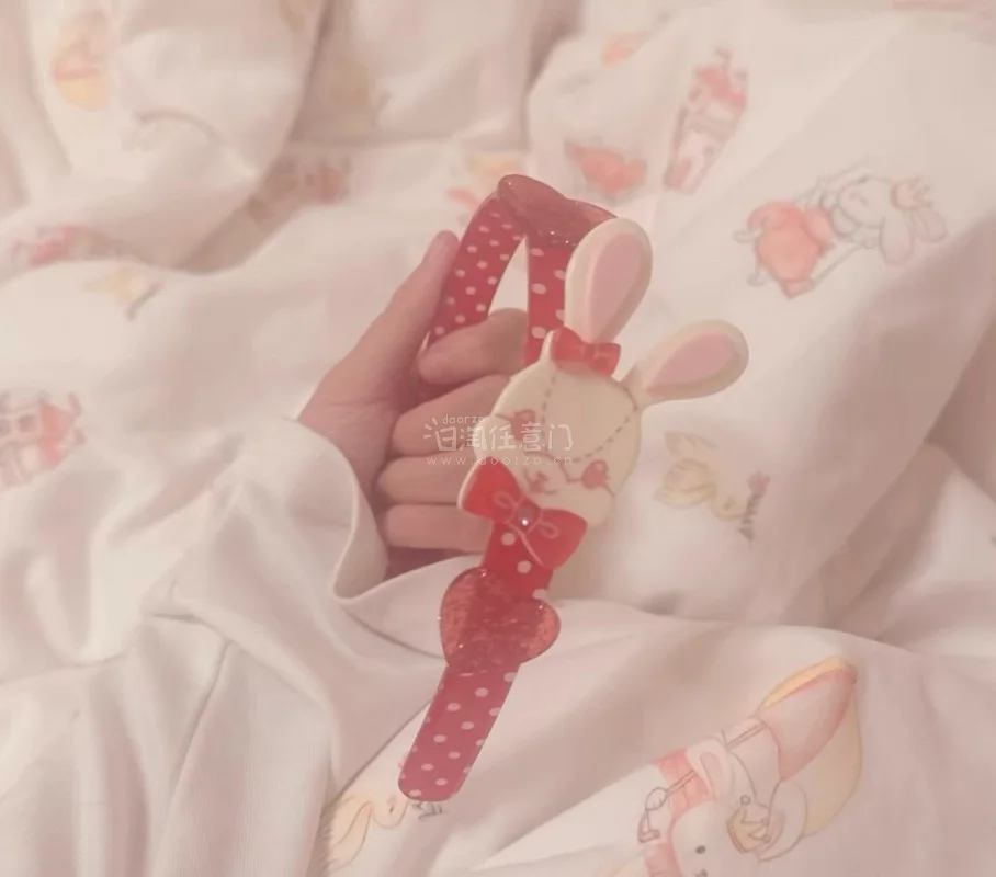 我真的太喜欢这个购物平台了，因为可以让我收到很多中古且稀有的东西。特别是莉莉卡鲁的发箍至少是十几年前的了但是收到手是全新的，真的炒鸡开心。感谢平台