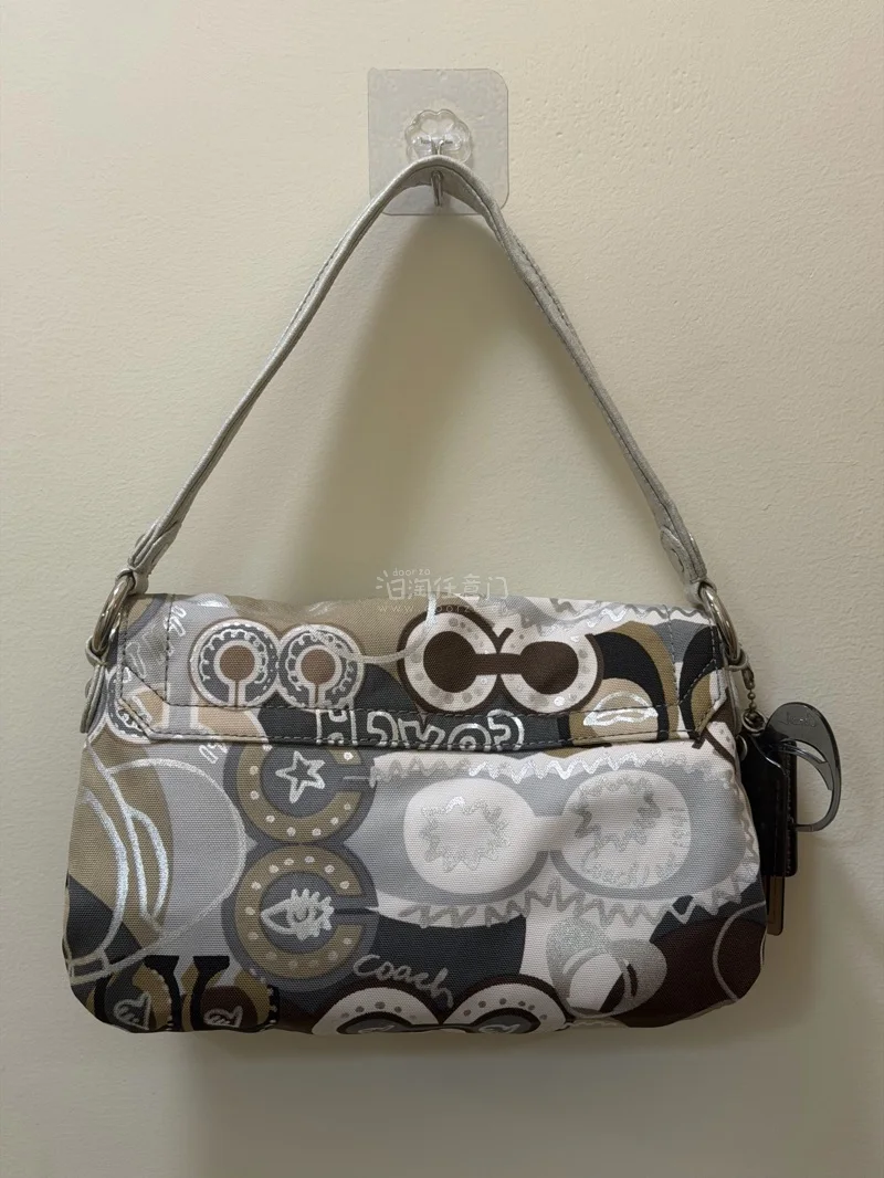 第一次海淘Coach中古包
第一次海淘，刚收到手，真的好新啊！！！
不枉我等了快一个月，非常满意的一次购物
