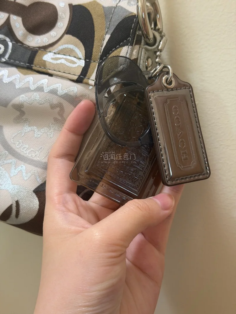 第一次海淘Coach中古包
第一次海淘，刚收到手，真的好新啊！！！
不枉我等了快一个月，非常满意的一次购物
