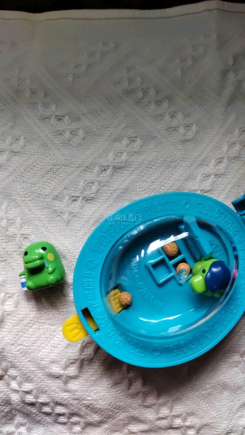 这次依旧是拓麻歌子的周边依旧是很古早的，好多年之前的稀有周边，成色很好，而且价格也还可以，主要是特别稀有，很难买到，很喜欢，挖煤姬好物多多，很方便很好用