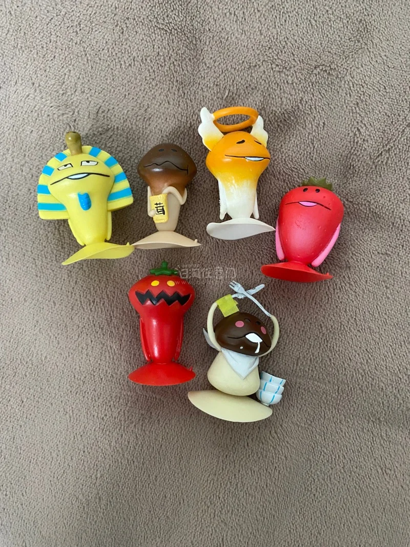 特别可爱的小蘑菇们，图片上5个结果给我发了6个！非常好的樱花妹，喜欢！！！毛绒打包的很好，还有吊牌呢！捏起来软软的很喜欢。发个我最喜欢的小蘑菇ovo