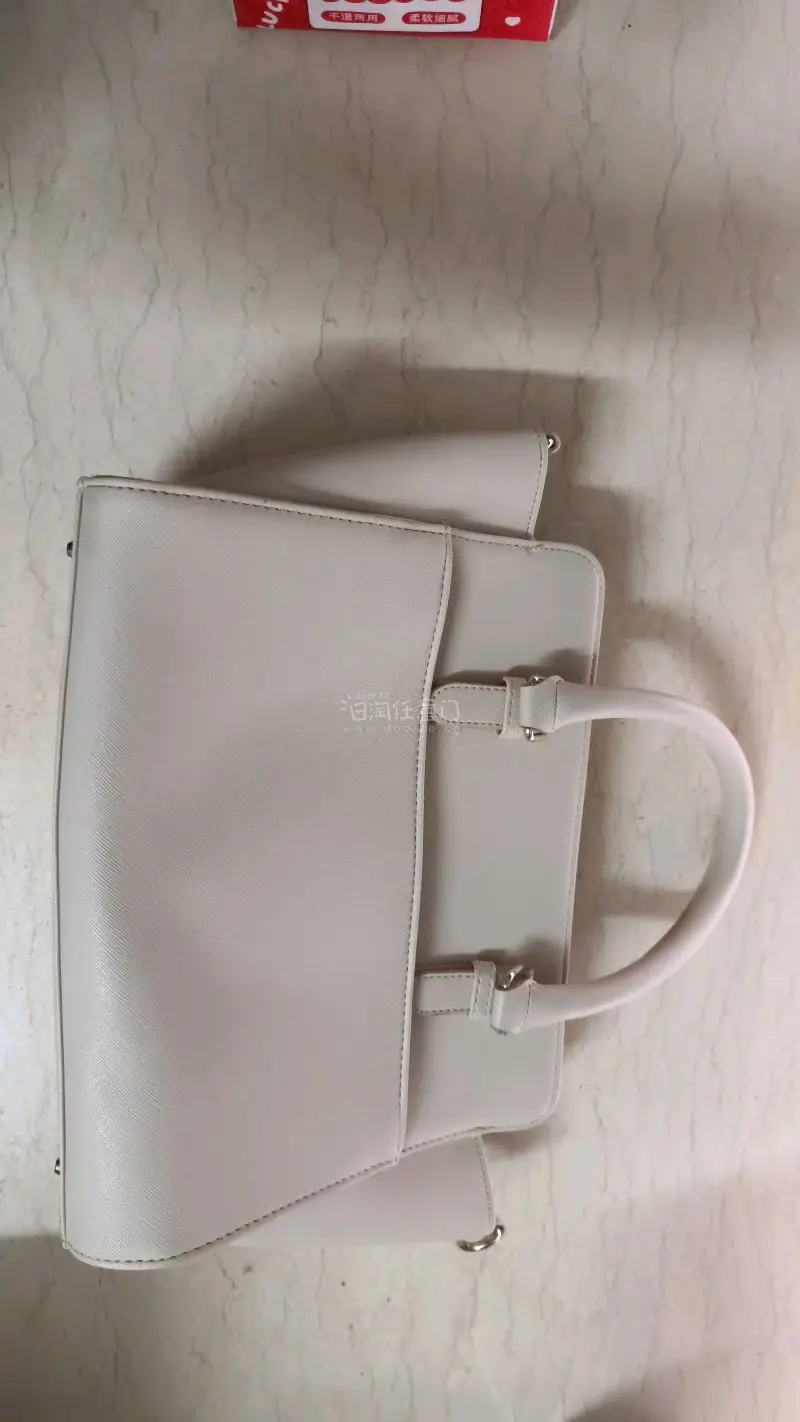 因为这次买了书和一个小包，走的是海运，第一次海运超级无敌忐忑，结果比我预计的快很多，而且包装超级无敌严实，胶带缠的非常多，感觉碰到水都不会渗进去的那种。总而言之，这次海运还是很满意的