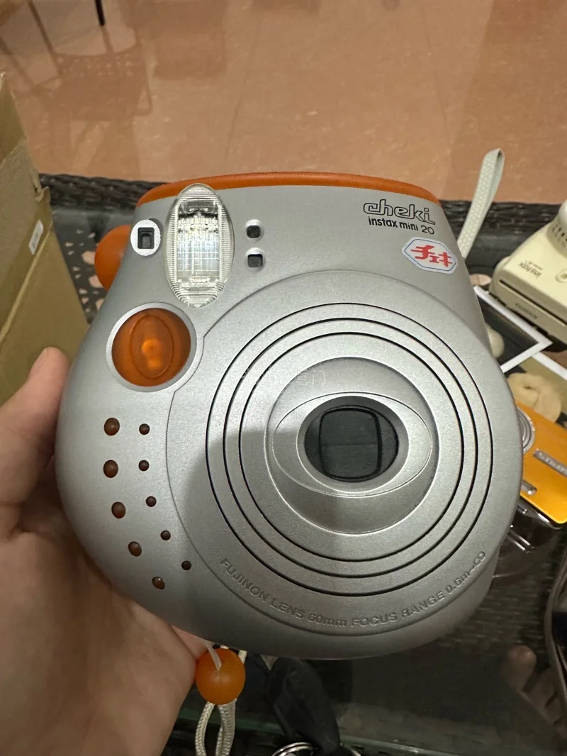 在海淘app上淘到了几个拍立得