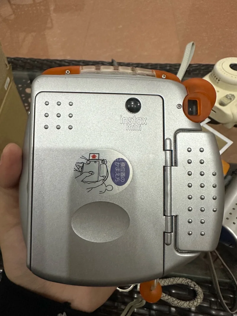 价格也是很便宜，包裹很严实，主要拍立得价格美丽，很喜欢，外观都有轻微嗑伤但是不影响使用，都可以正常使用，