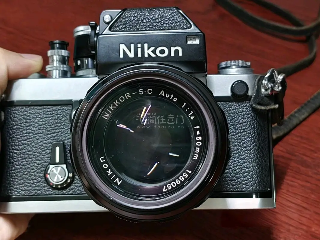 淘到的这个相机成色到手很新?，基本上没有划痕，镜头成色也很不错，功能基本上也都是正常的，性价比超高的一次购物(^-^)?