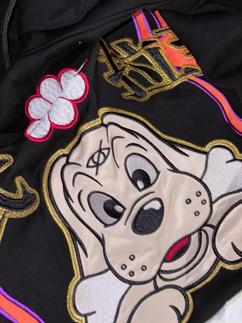 用挖煤姬切煤淘日系衣服体验感满分！平台自带一键翻译，煤炉上的小众日牌、中古款都能轻松看懂，不用再为日语发愁。下单流程简单，支付宝直接付款超方便，AI代拍抢热门款超给力。我淘的衣服成色超新，面料软糯亲肤，细节做工精致，和卖家描述完全一致。合箱打包超严实，物流全程可追踪...