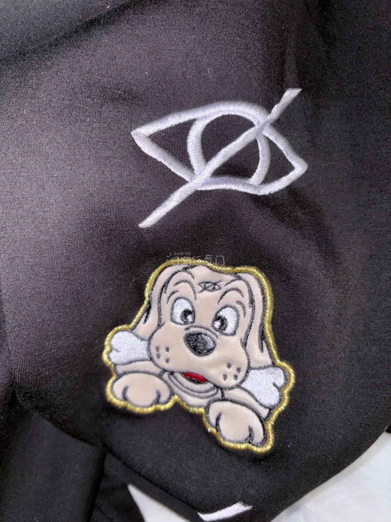 用挖煤姬切煤淘日系衣服体验感满分！平台自带一键翻译，煤炉上的小众日牌、中古款都能轻松看懂，不用再为日语发愁。下单流程简单，支付宝直接付款超方便，AI代拍抢热门款超给力。我淘的衣服成色超新，面料软糯亲肤，细节做工精致，和卖家描述完全一致。合箱打包超严实，物流全程可追踪...