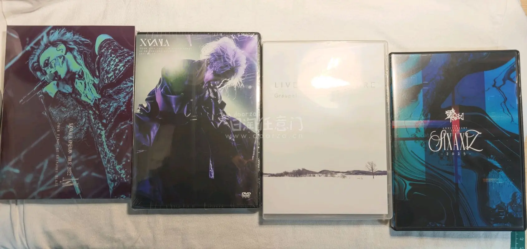 拿下了看了很久的pay money to pain的盘！
顺带好价吃了件catalysts的短袖，虽然现在活休了但相信他们会回来的?
以及拿下XANVALA的新的DVD和一些好价的盘！还有特别貌美的拍立得！
零hz的DVD也无比好价顺路吃了口～
还有意外捡漏了pal...