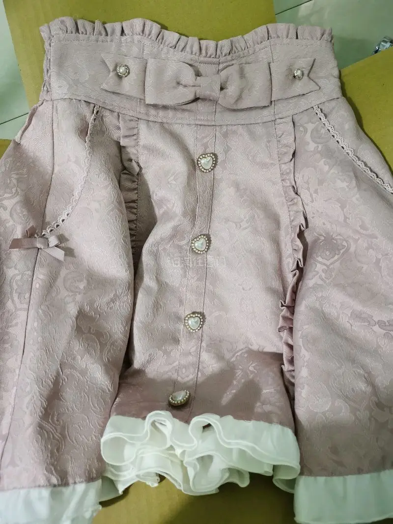 谁能想到这竟然是lizlisa很多年前的款式！感觉比现在的新款都美很多，能买到真的很开心，走的EMS非常快六天就到手了，还会继续使用这个平台购物的(´இωஇ｀)