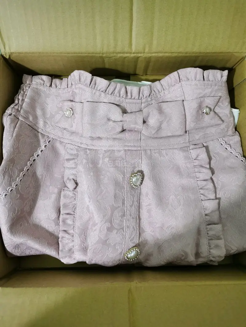 谁能想到这竟然是lizlisa很多年前的款式！感觉比现在的新款都美很多，能买到真的很开心，走的EMS非常快六天就到手了，还会继续使用这个平台购物的(´இωஇ｀)