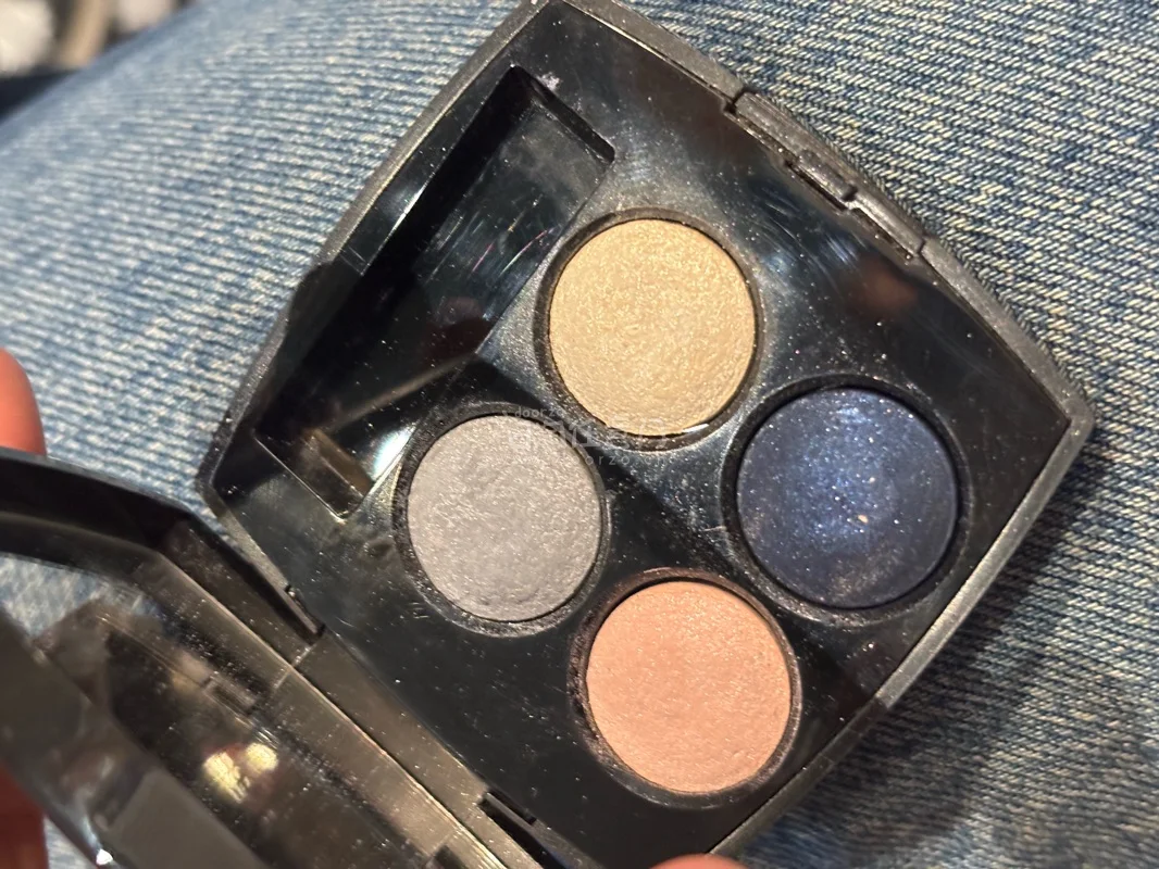 四月份收到了三样挖煤姬挖到的美妆好物，都特别满意！
挖到了嘉娜宝超好看的19年粉饼壳子，真好看啊，刚好能放进我的粉饼替换。香奈儿78一个冷门的蓝色盘，也不错（比最火的78便宜很多哈哈）。另外还有dior933，很好看的粉紫色盘子！
挖到的都是超级好价，物流也很迅速，...