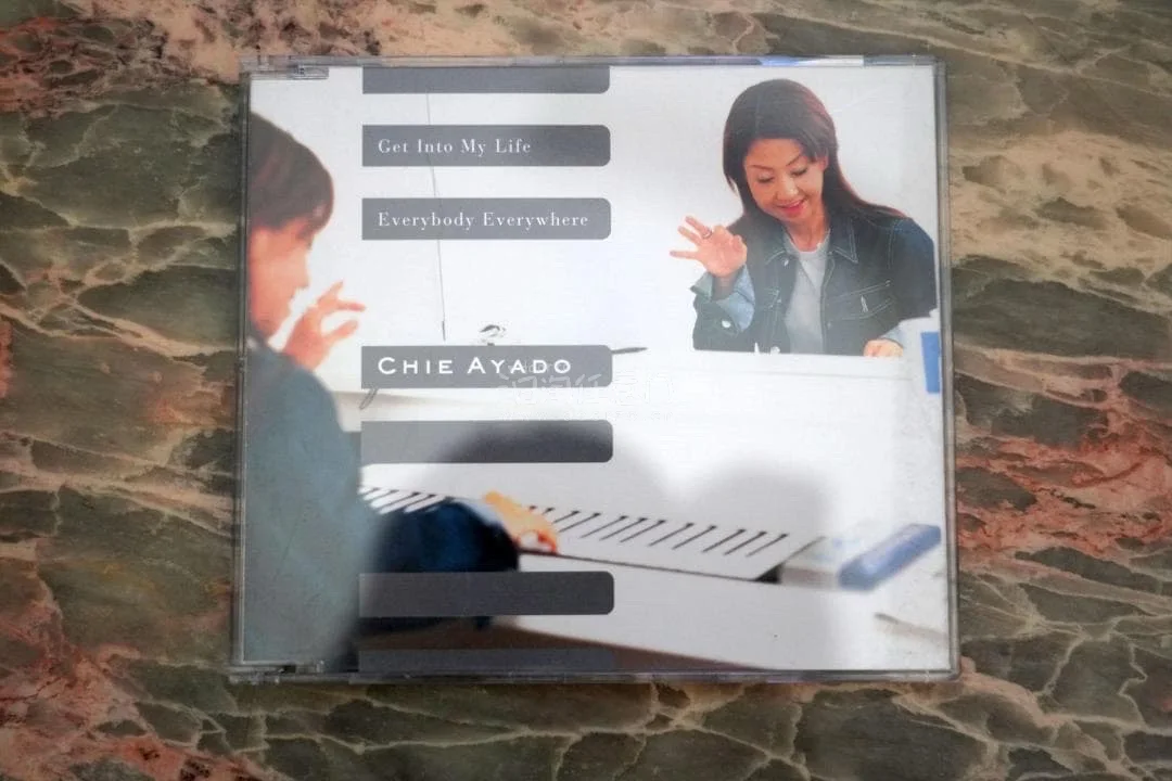 在任意门淘了很多次CD了，这次买了绫户智绘的几张CD和一张古典。温馨提示下买碟的各位，如果追求品相的话最好不要买描述带有明显使用痕迹的，这样某些对品相定义比较低的卖家的CD就容易有比较多的划痕