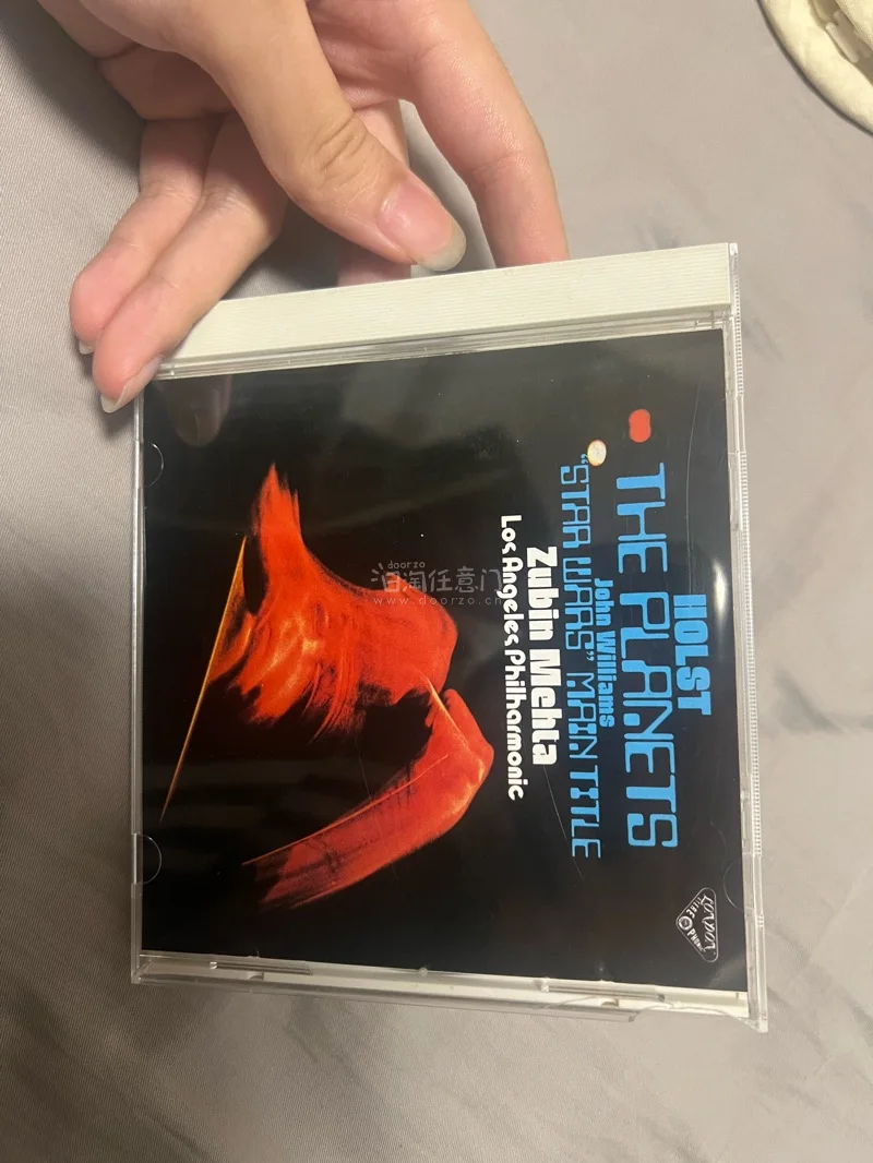 在任意门淘了很多次CD了，这次买了绫户智绘的几张CD和一张古典。温馨提示下买碟的各位，如果追求品相的话最好不要买描述带有明显使用痕迹的，这样某些对品相定义比较低的卖家的CD就容易有比较多的划痕