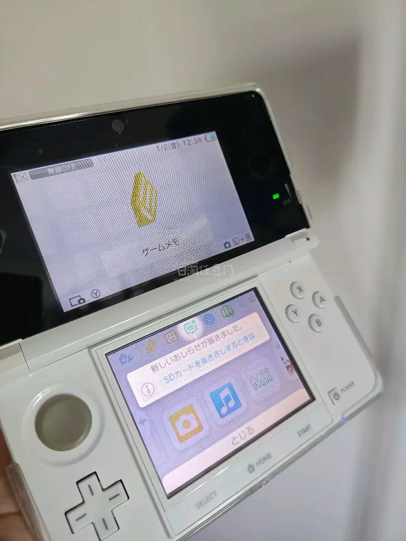 作为任天堂的3G限定版，便携式掌机游戏机，这个3ds已经发售了很久（11年12月），在2026年的今天，国内是不好买到成色不错的机器的。偶尔在日淘任意门看到了这台橙色不错的机器，虽然价格贵点，但比较喜欢所以还是果断入手了。收到的时候检查了一圈，非常满意，按键灵敏，摄...