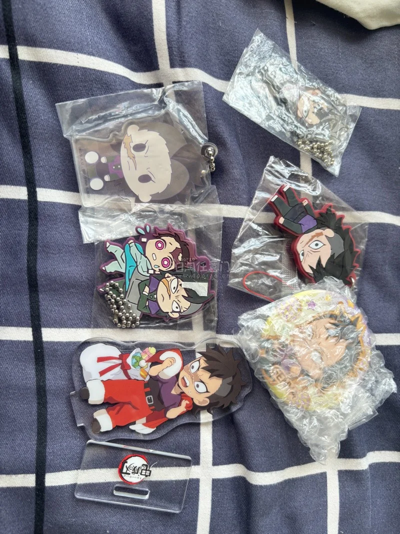 近期入手满满幸福感好物来啦～
挖煤姬的物流真的超快.首先是超爱的鬼灭之刃周边谷子
全是玄弥&amp;实弥兄弟款吧唧、亚克力立牌、橡胶挂件
漫画风相卡氛围感拉满，Q版造型软萌又帅气
柄图精致品相超棒，本命谷真的怎么看都心动?
还有三块经典canmake井田眼影盘
日系...